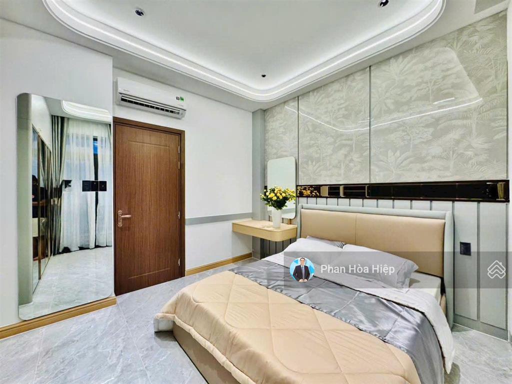 Nhà mới ngay an dương vương, 60m2, 5 tầng đúc, 4pn hẻm rộng 8m, gần cv phú lâm, tiện kinh doanh
