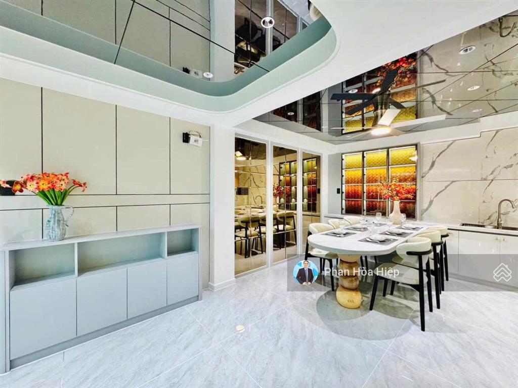 Nhà mới ngay an dương vương, 60m2, 5 tầng đúc, 4pn hẻm rộng 8m, gần cv phú lâm, tiện kinh doanh