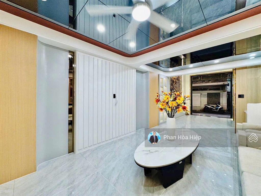 Nhà mới ngay an dương vương, 60m2, 5 tầng đúc, 4pn hẻm rộng 8m, gần cv phú lâm, tiện kinh doanh