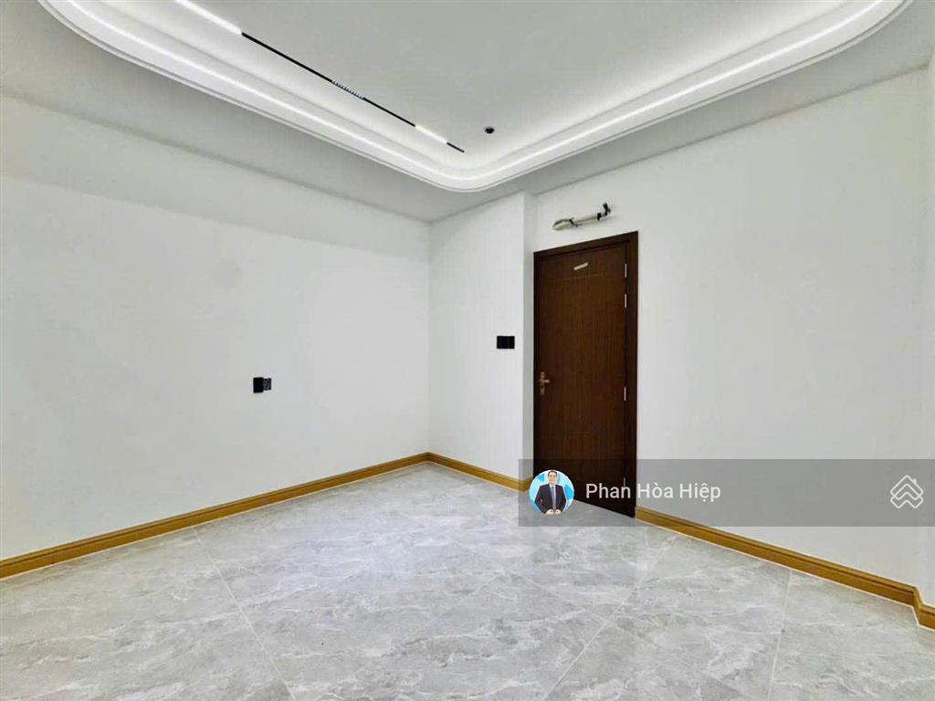 Nhà mới ngay an dương vương, 60m2, 5 tầng đúc, 4pn hẻm rộng 8m, gần cv phú lâm, tiện kinh doanh