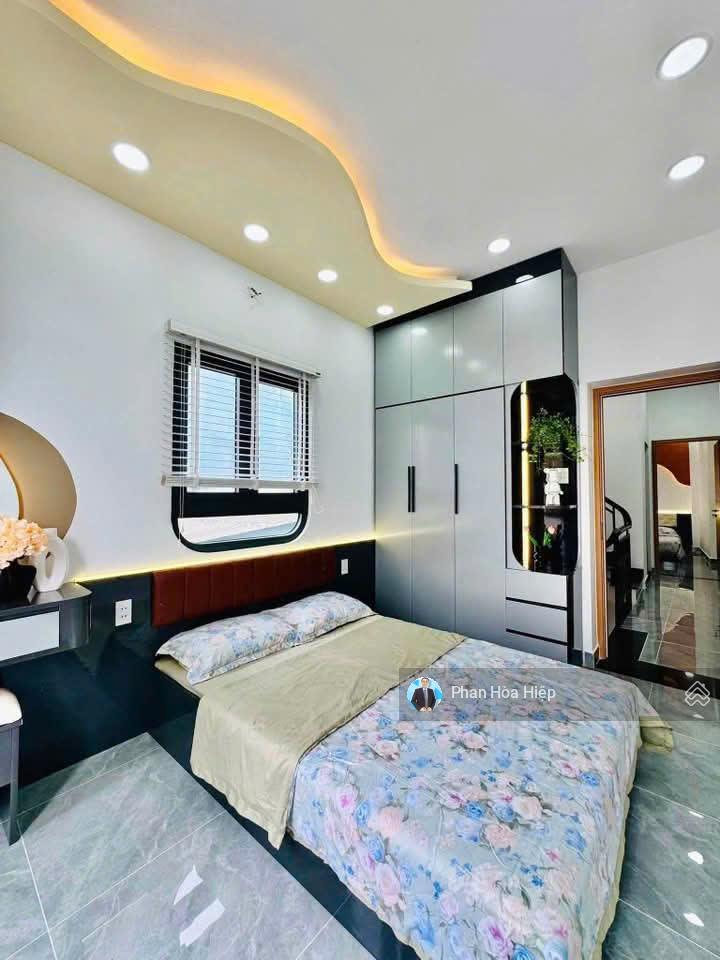 Bán nhà 4 tầng nguyễn trãi, 51m2, 4pn có sân thượng, đầy đủ nội thất, hẻm 5m gần thuận kiều