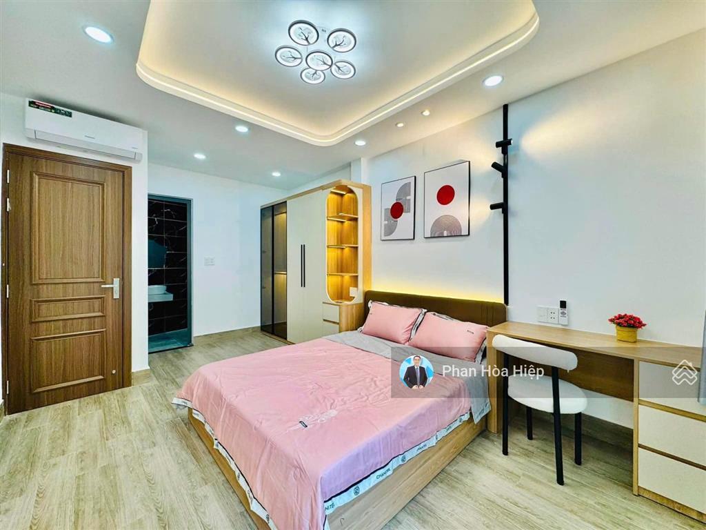 Nhà ngang 7m ngay lê quang sung, 3 tầng, 4pn có phòng trệt, hẻm xe hơi gần trường chi lăng