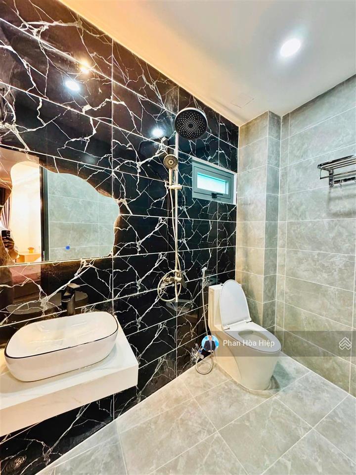 Nhà ngang 7m ngay lê quang sung, 3 tầng, 4pn có phòng trệt, hẻm xe hơi gần trường chi lăng
