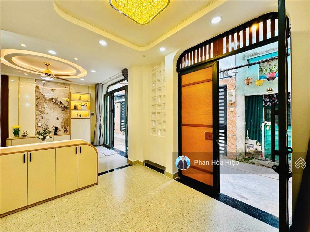 Nhà ngang 7m ngay lê quang sung, 3 tầng, 4pn có phòng trệt, hẻm xe hơi gần trường chi lăng