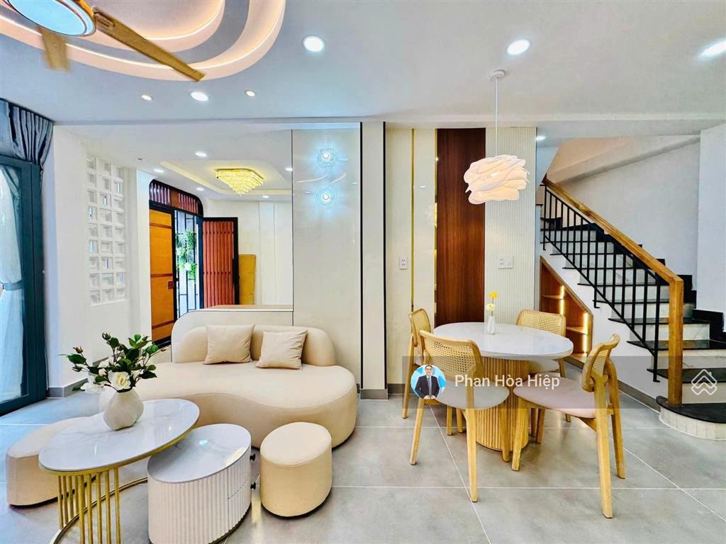 Nhà ngang 7m ngay lê quang sung, 3 tầng, 4pn có phòng trệt, hẻm xe hơi gần trường chi lăng
