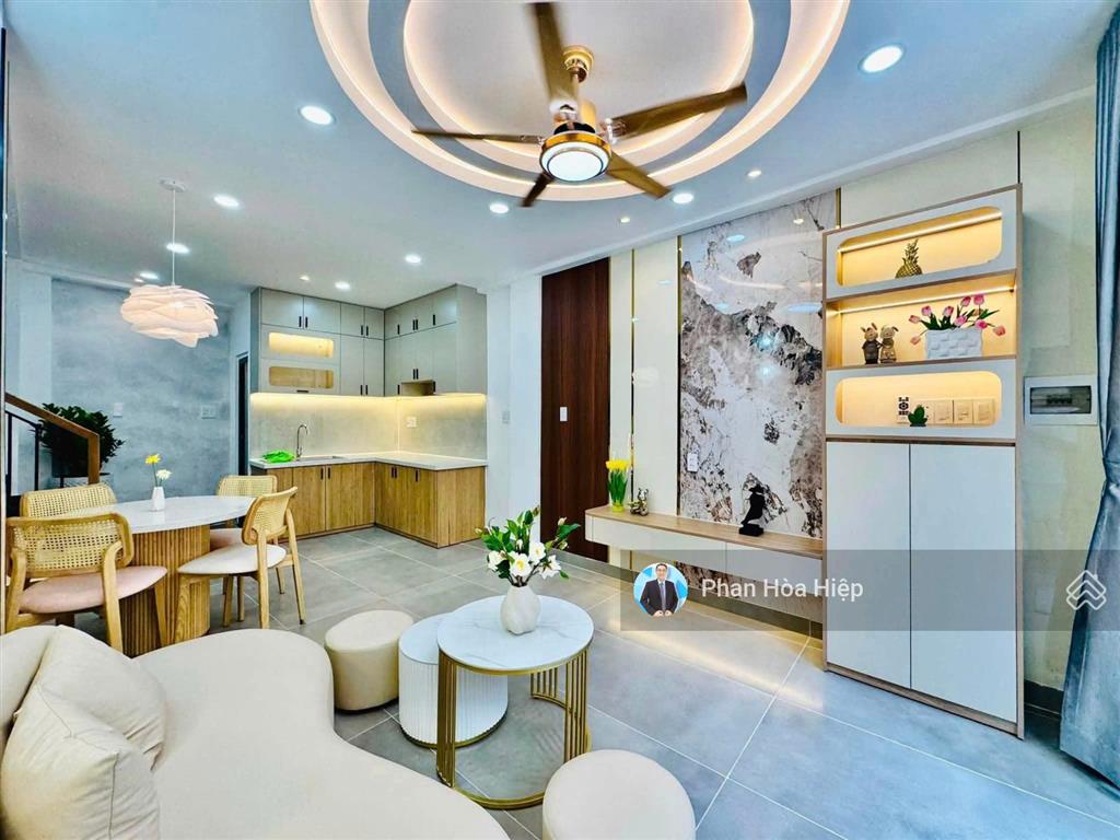 Nhà ngang 7m ngay lê quang sung, 3 tầng, 4pn có phòng trệt, hẻm xe hơi gần trường chi lăng