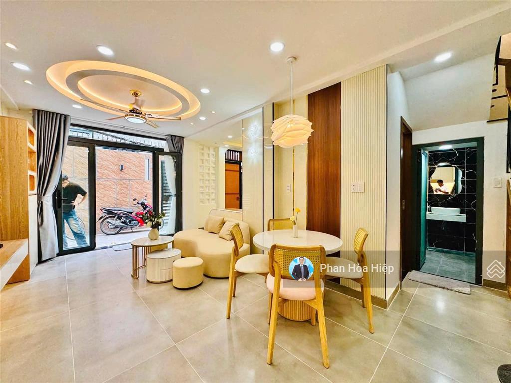 Nhà ngang 7m ngay lê quang sung, 3 tầng, 4pn có phòng trệt, hẻm xe hơi gần trường chi lăng