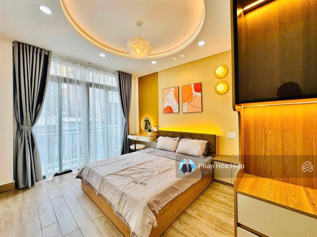 Nhà ngang 7m ngay lê quang sung, 3 tầng, 4pn có phòng trệt, hẻm xe hơi gần trường chi lăng