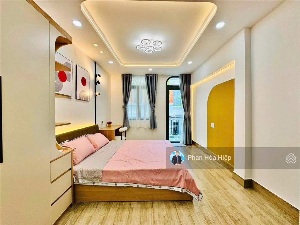 Nhà ngang 7m ngay lê quang sung, 3 tầng, 4pn có phòng trệt, hẻm xe hơi gần trường chi lăng