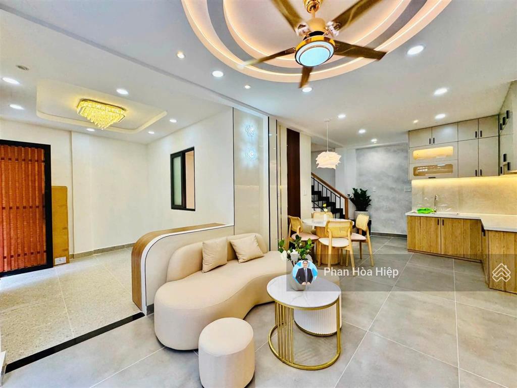 Nhà ngang 7m ngay lê quang sung, 3 tầng, 4pn có phòng trệt, hẻm xe hơi gần trường chi lăng