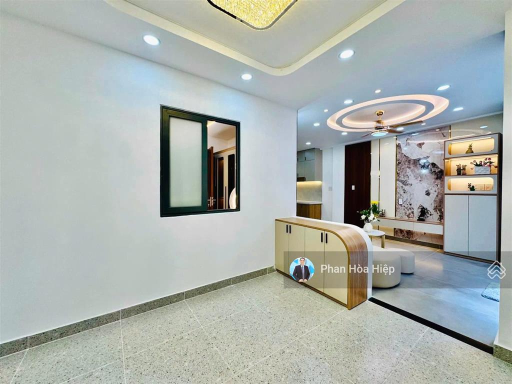 Nhà ngang 7m ngay lê quang sung, 3 tầng, 4pn có phòng trệt, hẻm xe hơi gần trường chi lăng