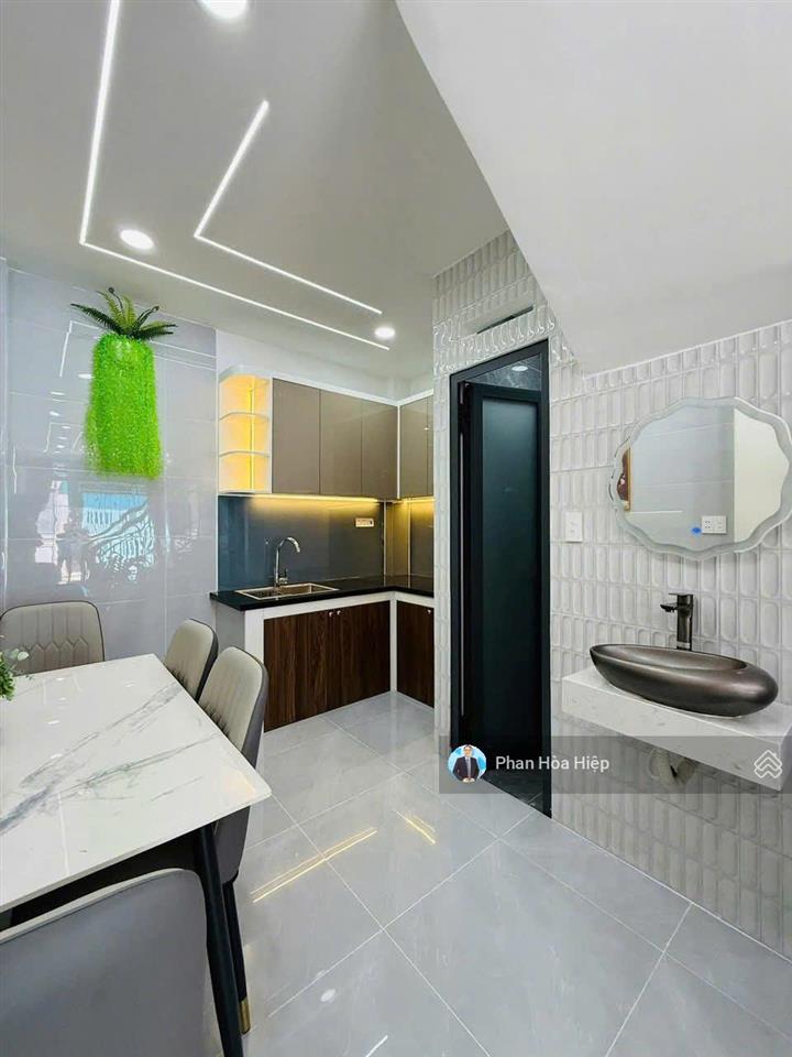 Bán gấp nhà lê văn quới, 52m2, 3 tầng, 4pn 3wc, hẻm xe tải 7m thông,,tiện về ngã 4 bốn xã