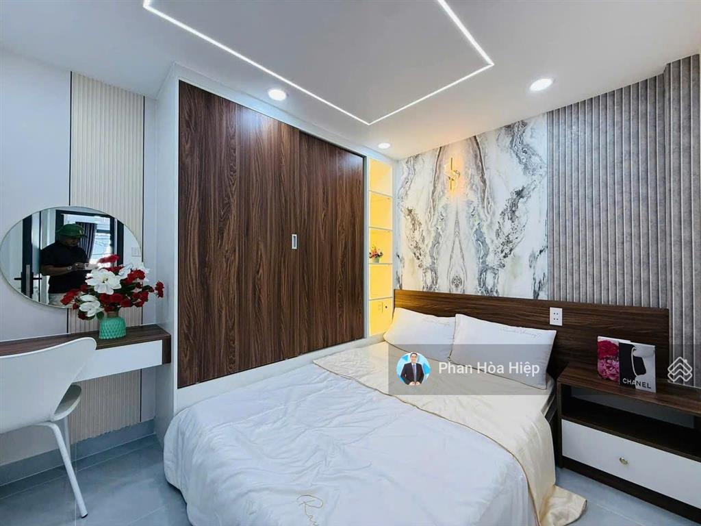 Bán gấp nhà lê văn quới, 52m2, 3 tầng, 4pn 3wc, hẻm xe tải 7m thông,,tiện về ngã 4 bốn xã