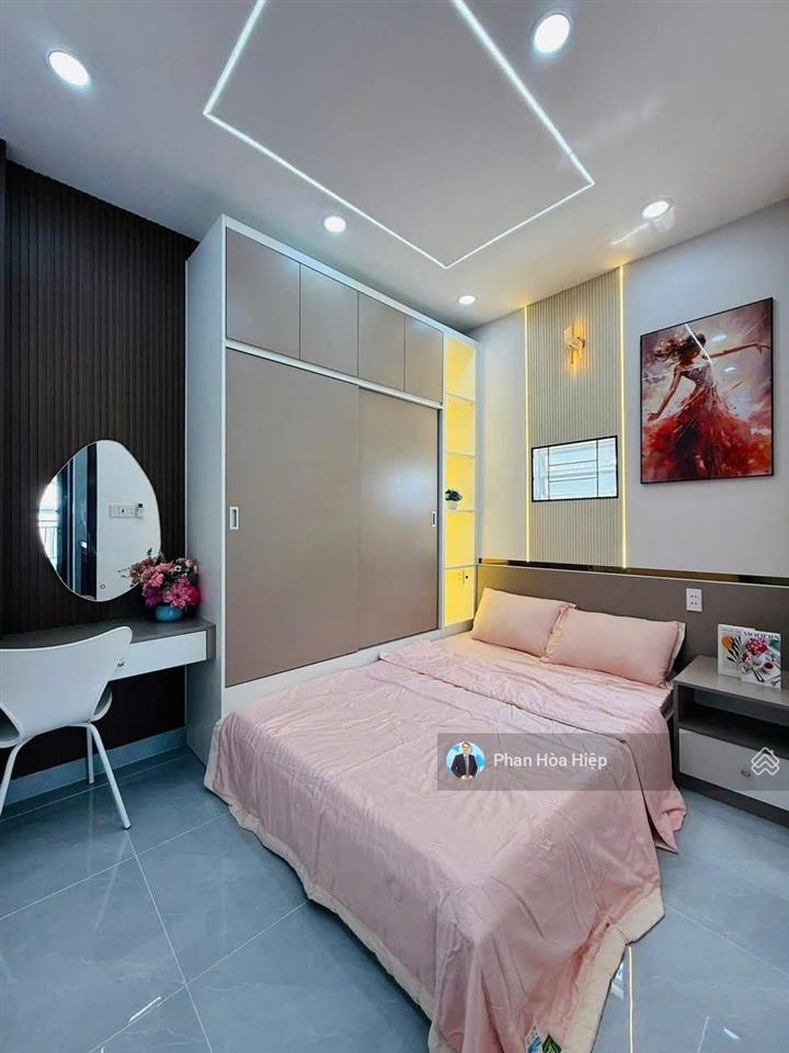 Bán gấp nhà lê văn quới, 52m2, 3 tầng, 4pn 3wc, hẻm xe tải 7m thông,,tiện về ngã 4 bốn xã