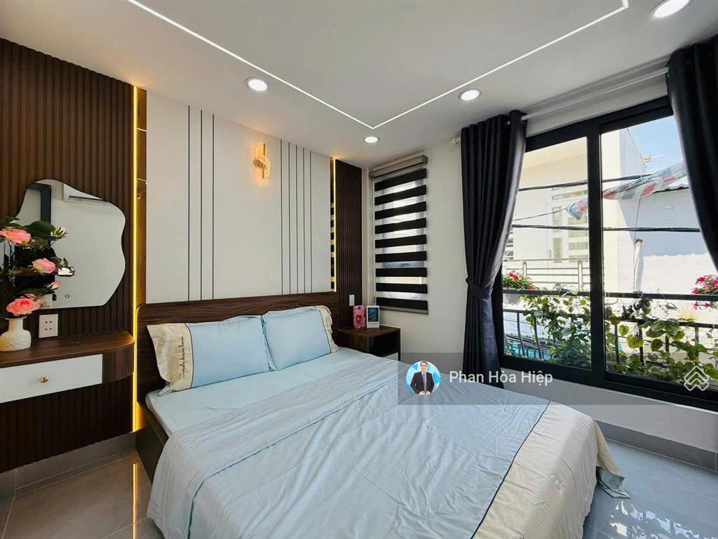 Bán gấp nhà lê văn quới, 52m2, 3 tầng, 4pn 3wc, hẻm xe tải 7m thông,,tiện về ngã 4 bốn xã