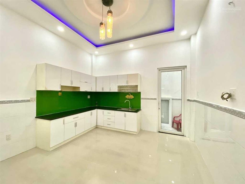 Nhà hẻm 5m nguyễn đình chi 40m2, 4 tầng btct 4 pn đối diện nhà sách cây gõ