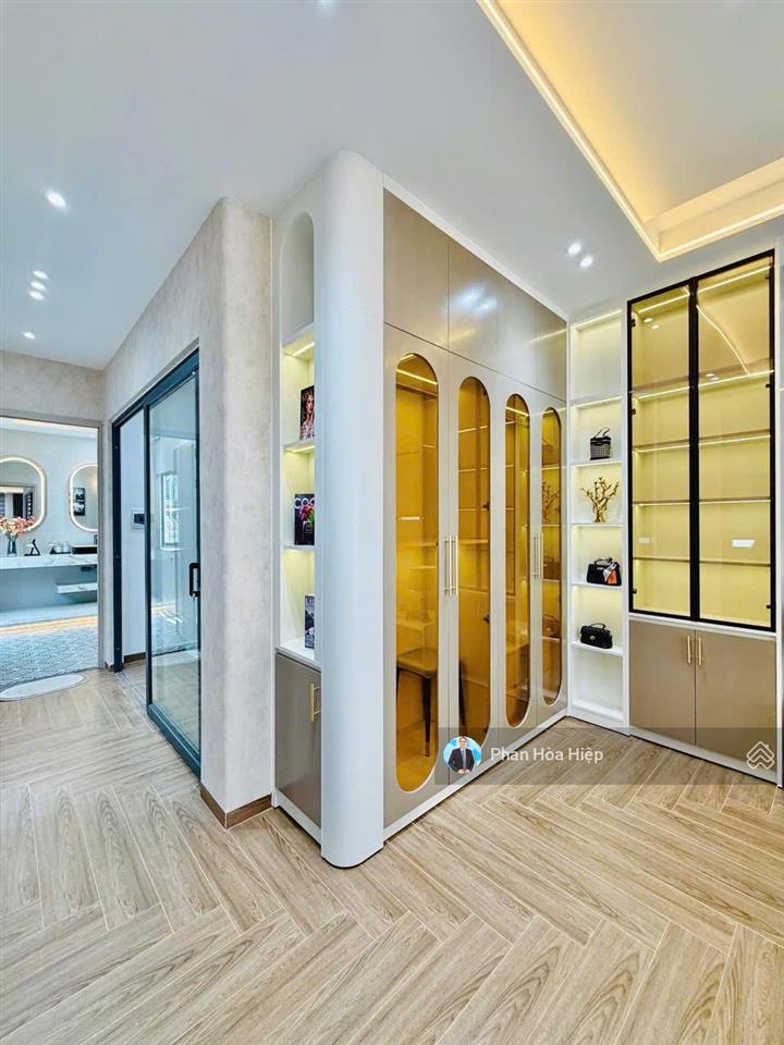 Bán nhà gần aeon đường bình trị đông, 62m2, 3 tầng btct, 4pn, nội thất cao cấp, hẻm 6m gần chợ.
