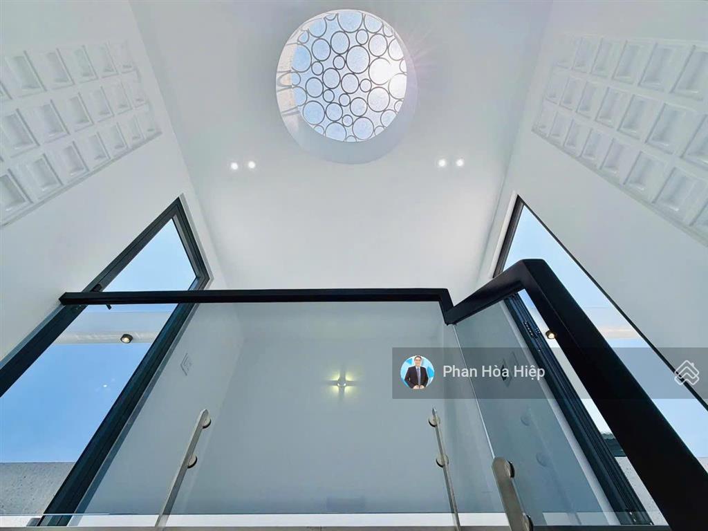 Bán nhà gần aeon đường bình trị đông, 62m2, 3 tầng btct, 4pn, nội thất cao cấp, hẻm 6m gần chợ.