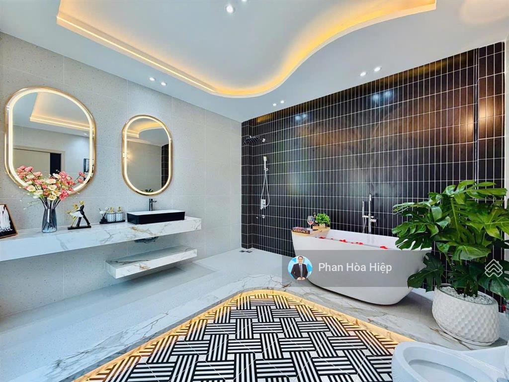 Bán nhà gần aeon đường bình trị đông, 62m2, 3 tầng btct, 4pn, nội thất cao cấp, hẻm 6m gần chợ.