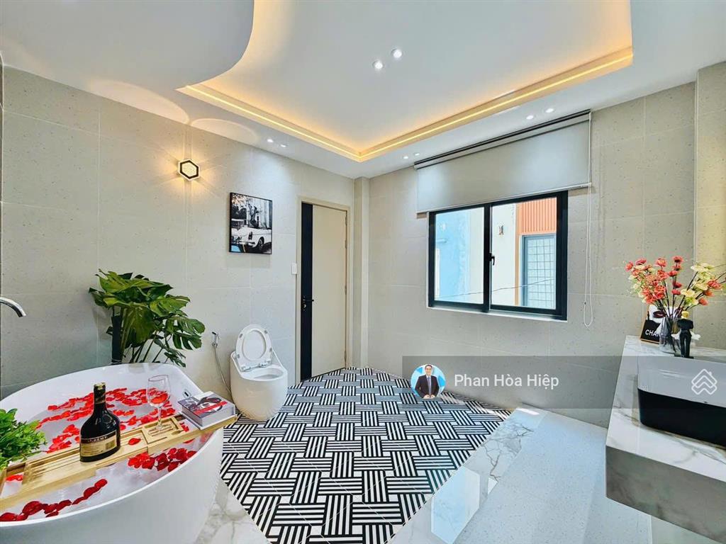 Bán nhà gần aeon đường bình trị đông, 62m2, 3 tầng btct, 4pn, nội thất cao cấp, hẻm 6m gần chợ.