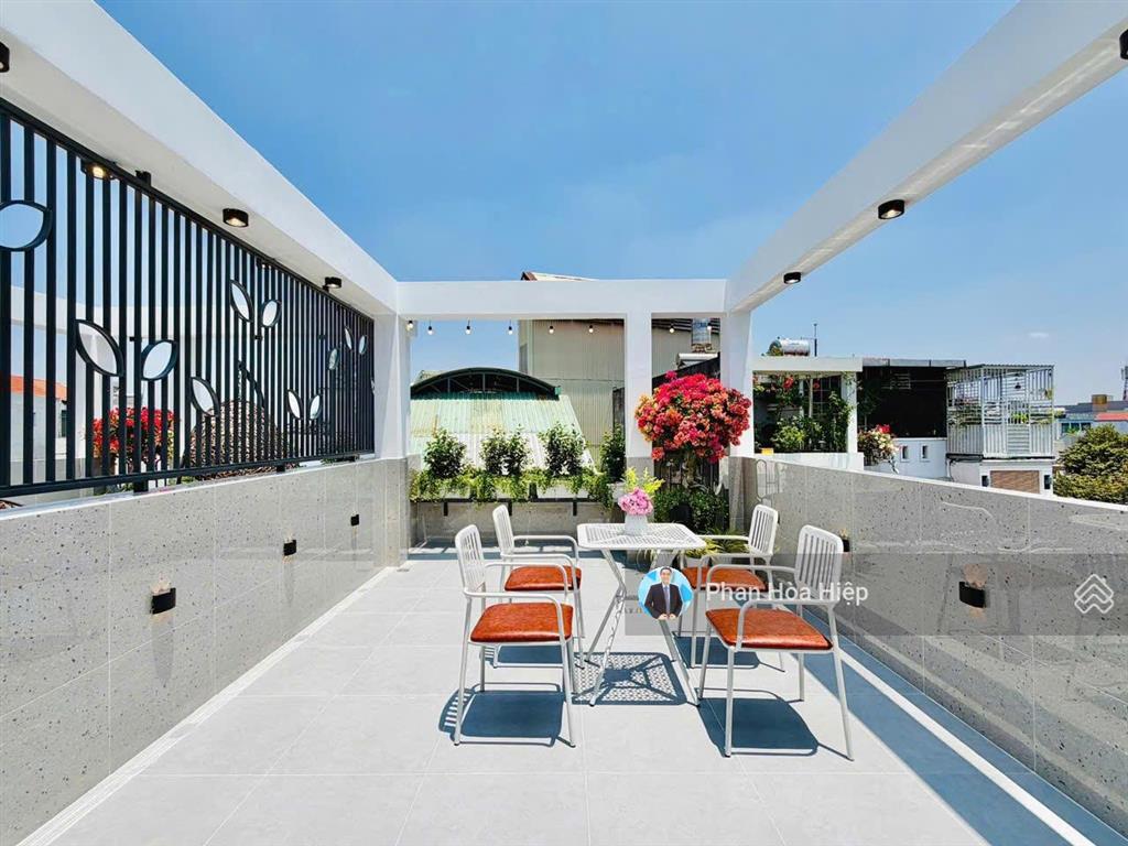 Bán nhà gần aeon đường bình trị đông, 62m2, 3 tầng btct, 4pn, nội thất cao cấp, hẻm 6m gần chợ.