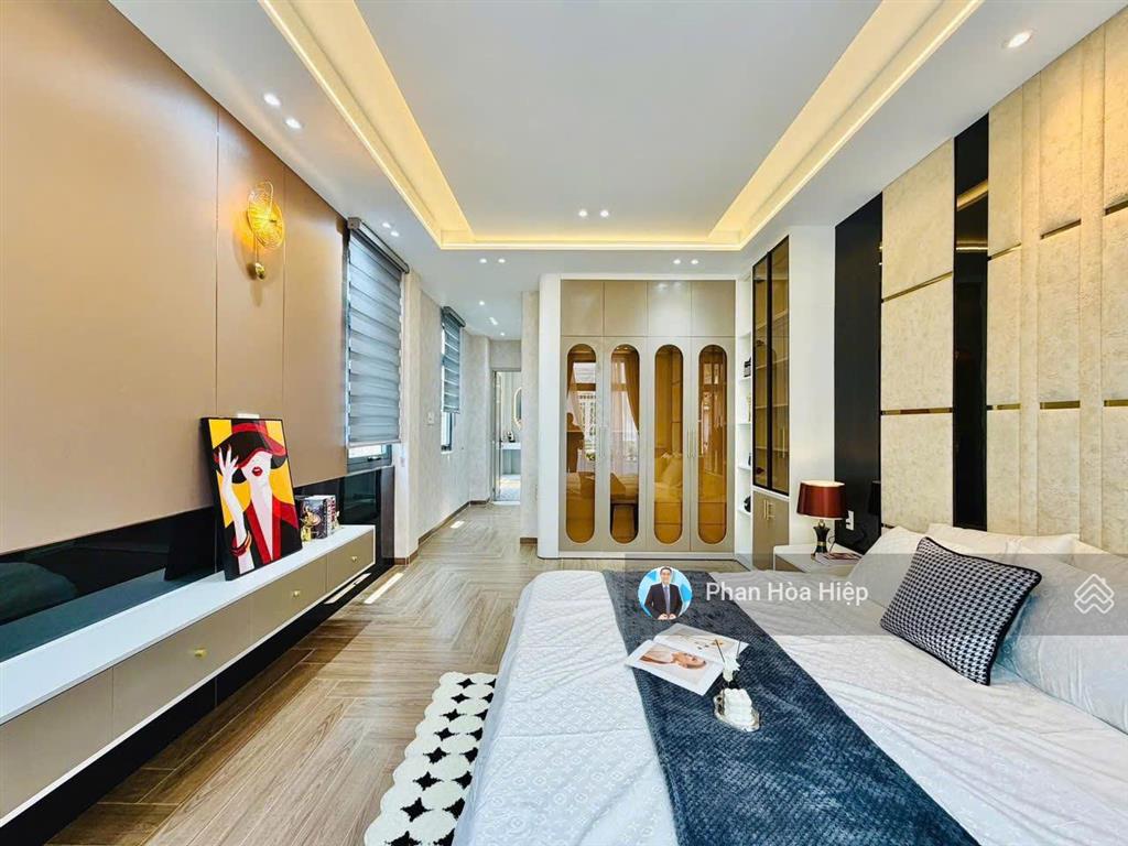 Bán nhà gần aeon đường bình trị đông, 62m2, 3 tầng btct, 4pn, nội thất cao cấp, hẻm 6m gần chợ.