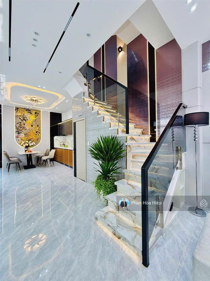 Bán nhà gần aeon đường bình trị đông, 62m2, 3 tầng btct, 4pn, nội thất cao cấp, hẻm 6m gần chợ.