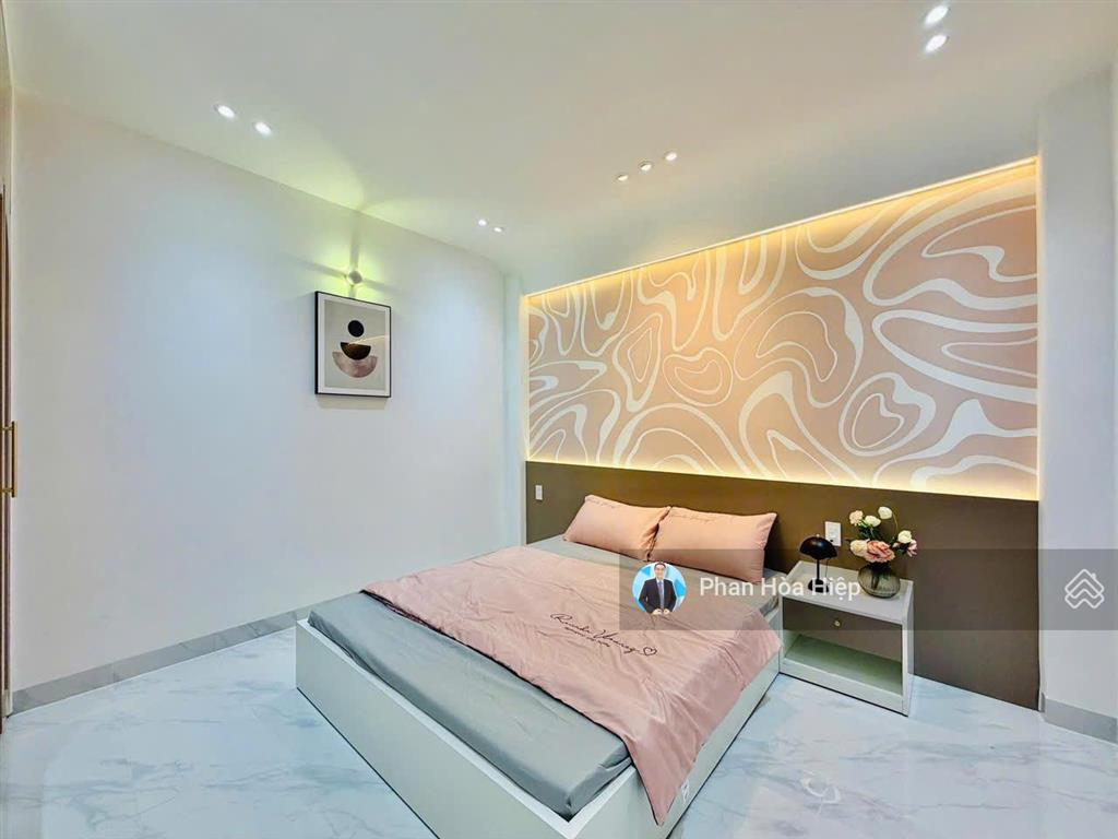 Bán nhà gần aeon đường bình trị đông, 62m2, 3 tầng btct, 4pn, nội thất cao cấp, hẻm 6m gần chợ.