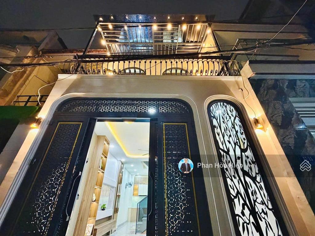 Bán gấp nhà mới ngay trần hưng đạo, 44m2, 3 tầng đúc, 4pn tặng nội thất, hẻm rộng 5m gần cầu chà và