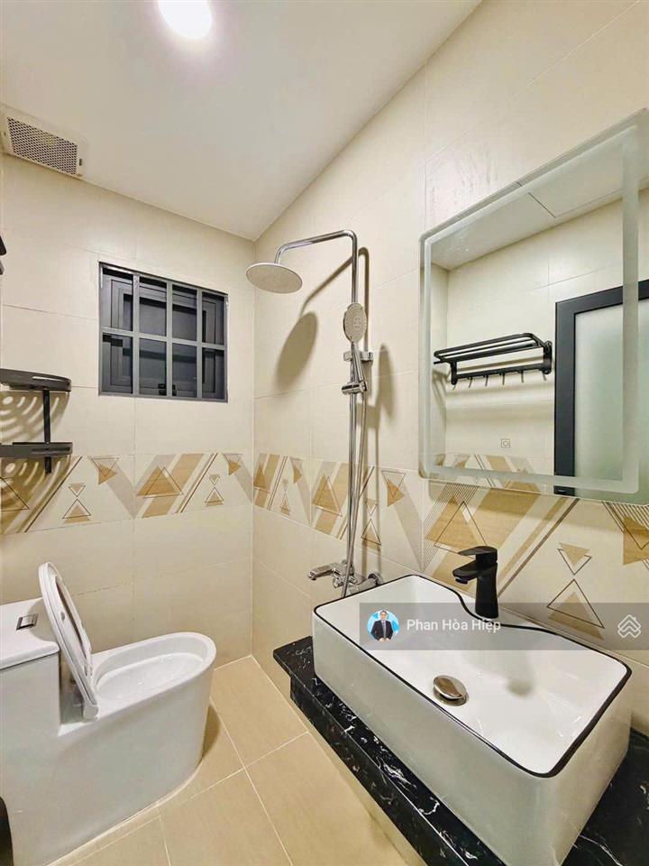 Bán gấp nhà mới ngay trần hưng đạo, 44m2, 3 tầng đúc, 4pn tặng nội thất, hẻm rộng 5m gần cầu chà và
