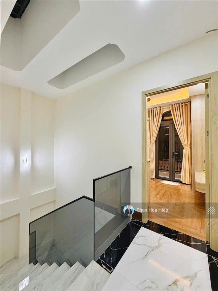 Bán gấp nhà mới ngay trần hưng đạo, 44m2, 3 tầng đúc, 4pn tặng nội thất, hẻm rộng 5m gần cầu chà và