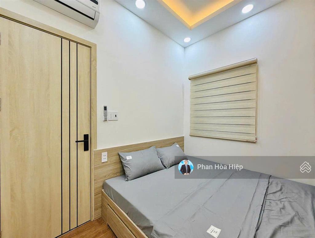 Bán gấp nhà mới ngay trần hưng đạo, 44m2, 3 tầng đúc, 4pn tặng nội thất, hẻm rộng 5m gần cầu chà và