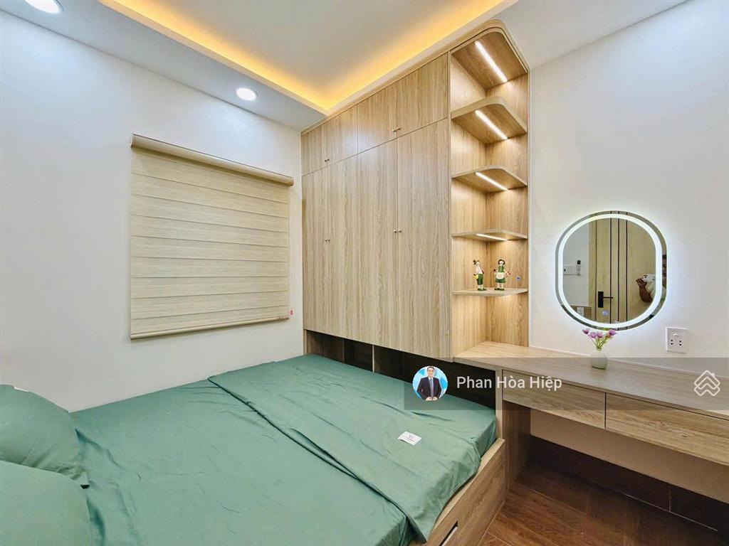 Bán gấp nhà mới ngay trần hưng đạo, 44m2, 3 tầng đúc, 4pn tặng nội thất, hẻm rộng 5m gần cầu chà và