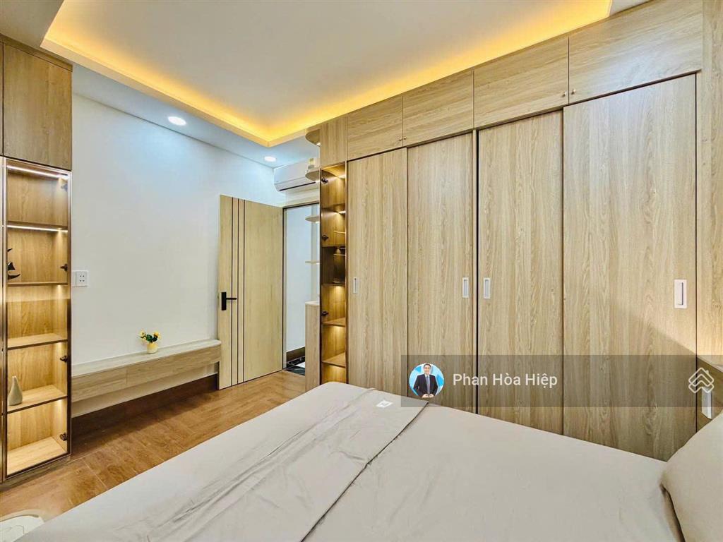Bán gấp nhà mới ngay trần hưng đạo, 44m2, 3 tầng đúc, 4pn tặng nội thất, hẻm rộng 5m gần cầu chà và