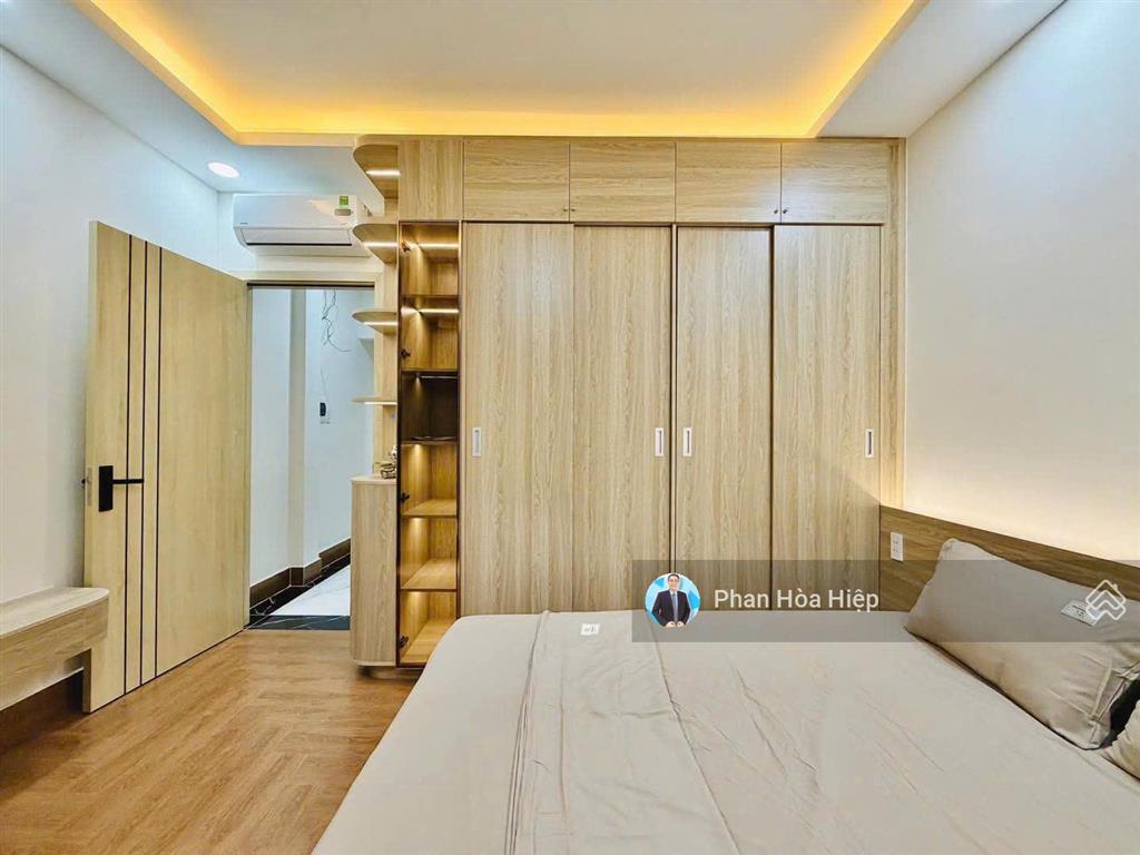 Bán gấp nhà mới ngay trần hưng đạo, 44m2, 3 tầng đúc, 4pn tặng nội thất, hẻm rộng 5m gần cầu chà và