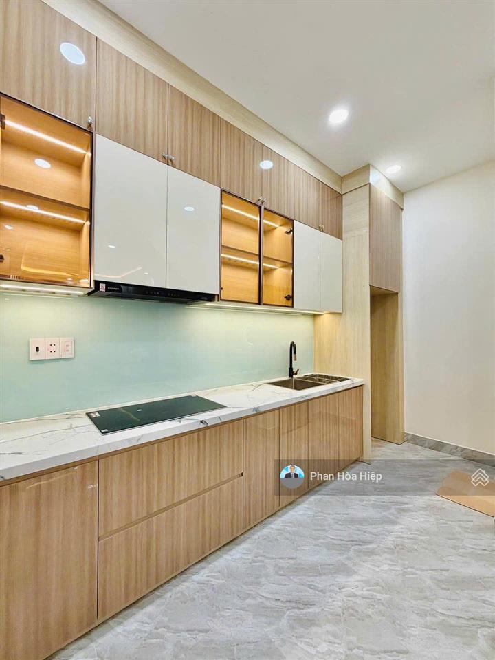 Bán gấp nhà mới ngay trần hưng đạo, 44m2, 3 tầng đúc, 4pn tặng nội thất, hẻm rộng 5m gần cầu chà và