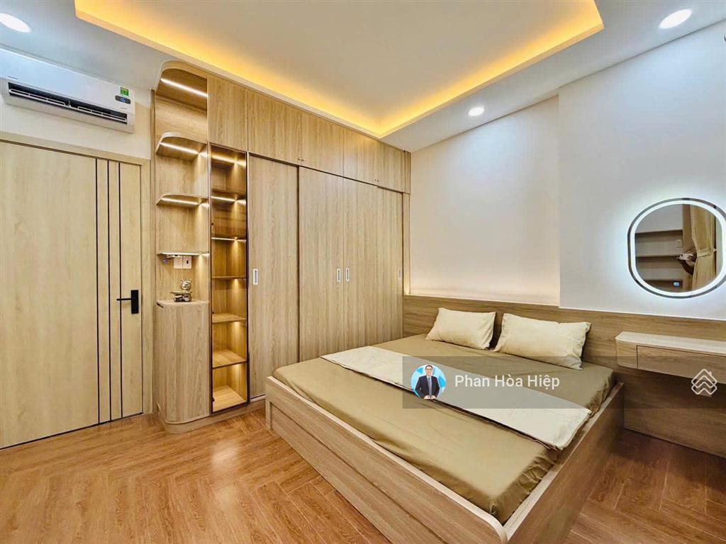 Bán gấp nhà mới ngay trần hưng đạo, 44m2, 3 tầng đúc, 4pn tặng nội thất, hẻm rộng 5m gần cầu chà và