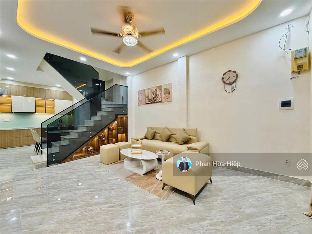 Bán gấp nhà mới ngay trần hưng đạo, 44m2, 3 tầng đúc, 4pn tặng nội thất, hẻm rộng 5m gần cầu chà và