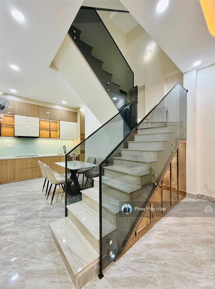Bán gấp nhà mới ngay trần hưng đạo, 44m2, 3 tầng đúc, 4pn tặng nội thất, hẻm rộng 5m gần cầu chà và