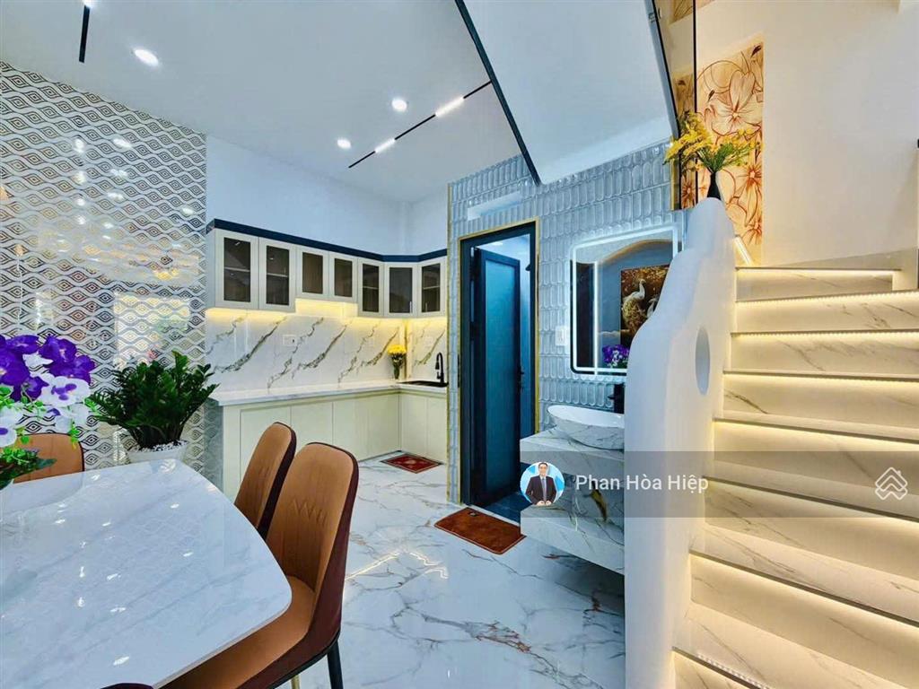 Xuất cảnh bán nhà hxh trần hưng đạo, 44m2, 3 tầng đúc, 4pn 3wc, gần bv chỉnh hình và bv nhiệt đới