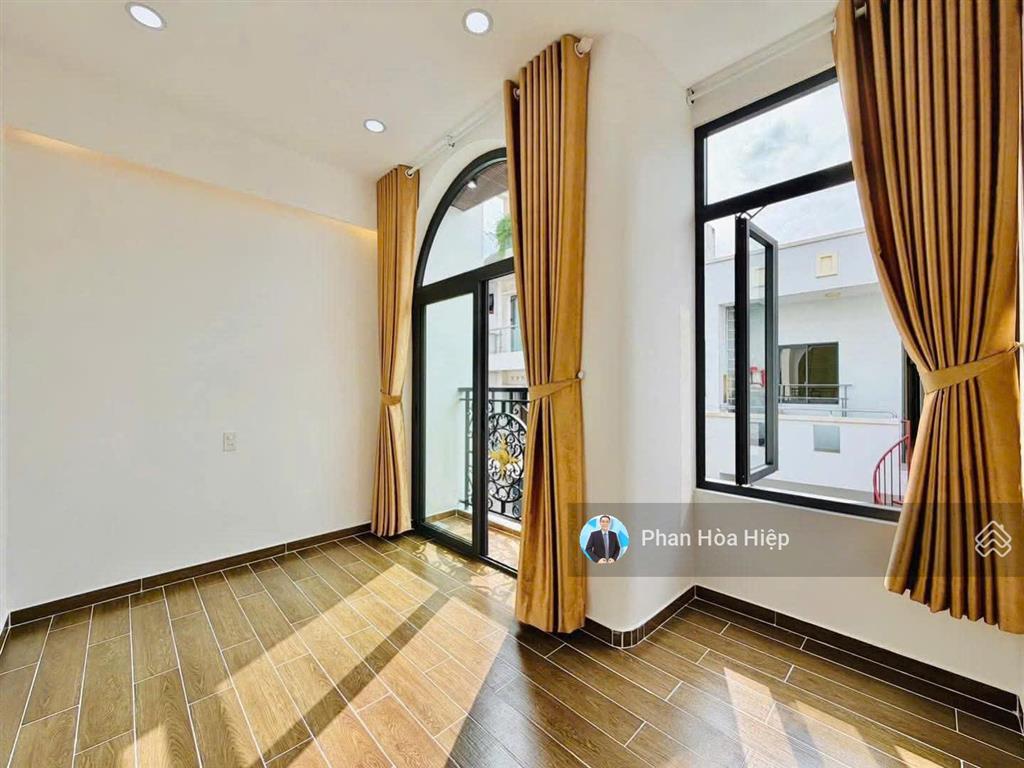 Xuất cảnh bán nhà hxh trần hưng đạo, 44m2, 3 tầng đúc, 4pn 3wc, gần bv chỉnh hình và bv nhiệt đới