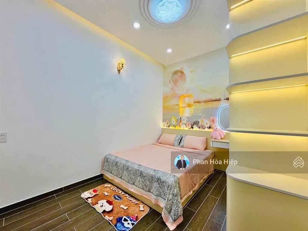 Xuất cảnh bán nhà hxh trần hưng đạo, 44m2, 3 tầng đúc, 4pn 3wc, gần bv chỉnh hình và bv nhiệt đới