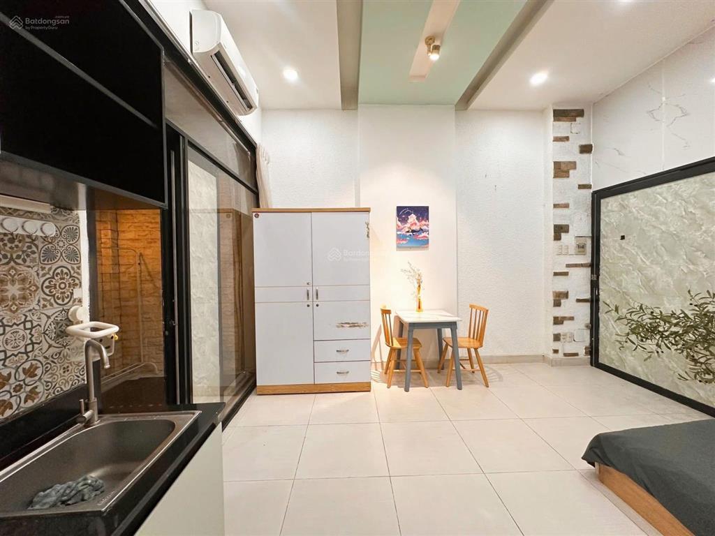 Cho thuê studio ban công thang máy full nội thất ngay ký con bến thành. giá sinh viên