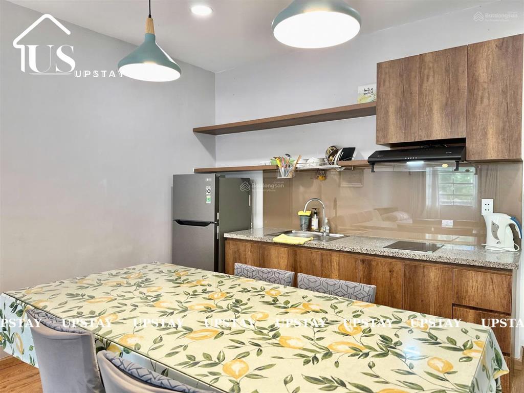 Cho thuê phòng 50m2 có sân vườn mặt tiền hoàng sa, tân định. đầy đủ tiện nghi cao cấp. 2 ban công