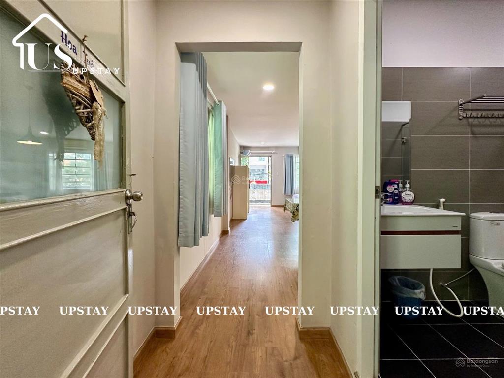 Cho thuê phòng 50m2 có sân vườn mặt tiền hoàng sa, tân định. đầy đủ tiện nghi cao cấp. 2 ban công