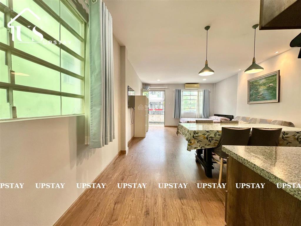 Cho thuê phòng 50m2 có sân vườn mặt tiền hoàng sa, tân định. đầy đủ tiện nghi cao cấp. 2 ban công