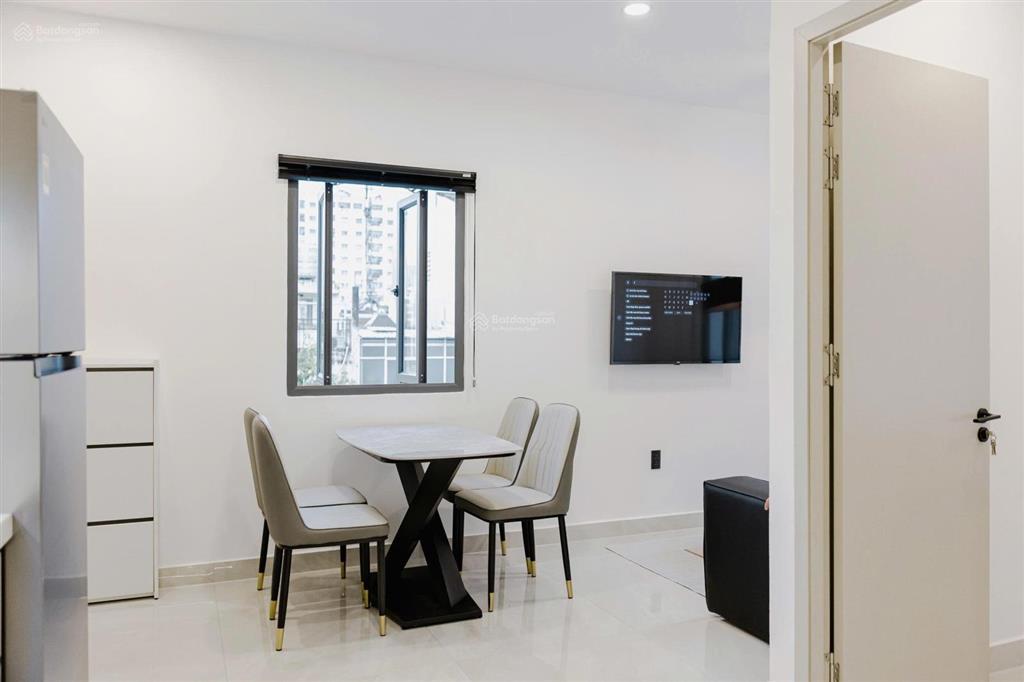 Cho thuê 2pn 50m2 mới hoàn thiện mặt tiền nguyễn trãi, quận 1. full tiện nghi cao cấp