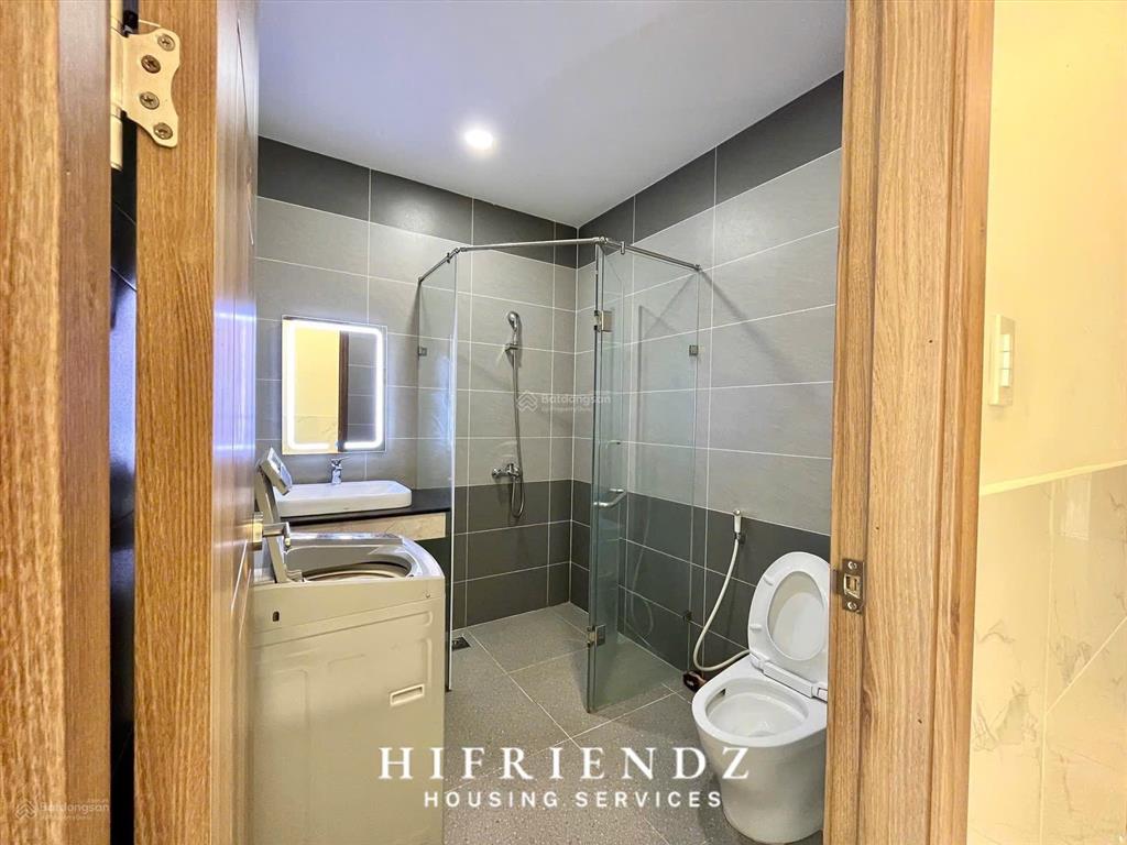 Cho thuê căn hộ 1pn ban công 50m2 ngay trần hưng đạo, giáp quận 1. hỗ trợ giữ phòng đến t9/2026
