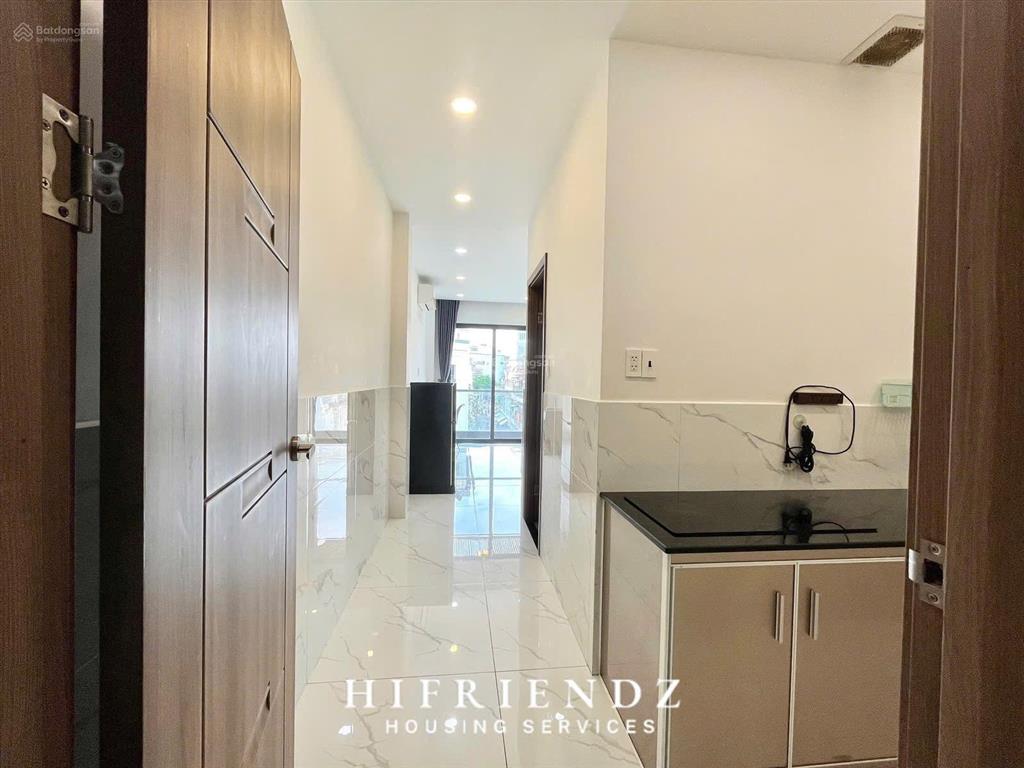 Cho thuê căn hộ 1pn ban công 50m2 ngay trần hưng đạo, giáp quận 1. hỗ trợ giữ phòng đến t9/2026
