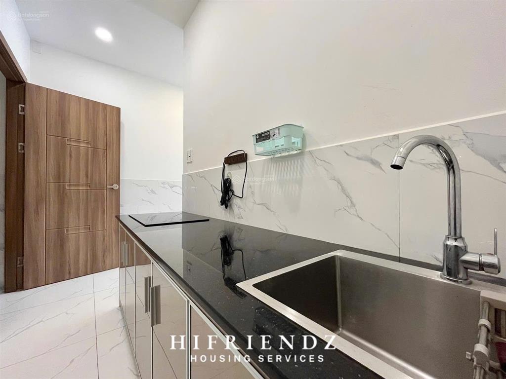 Cho thuê căn hộ 1pn ban công 50m2 ngay trần hưng đạo, giáp quận 1. hỗ trợ giữ phòng đến t9/2026